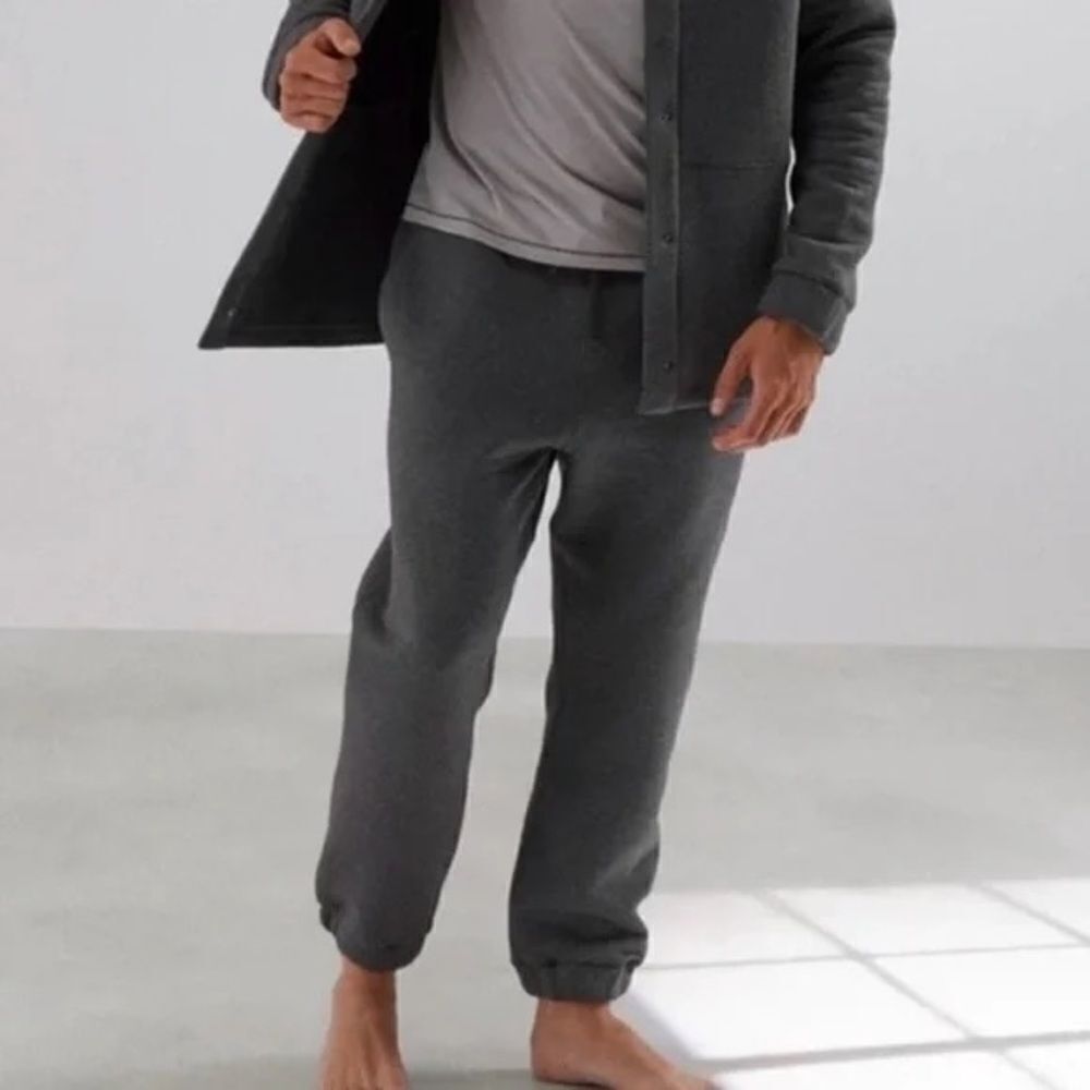 LUNYA LAHGO Restore Double faced jogger pant size Medium